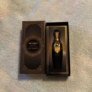 Pout perfect lipstick in GRATITUDE New